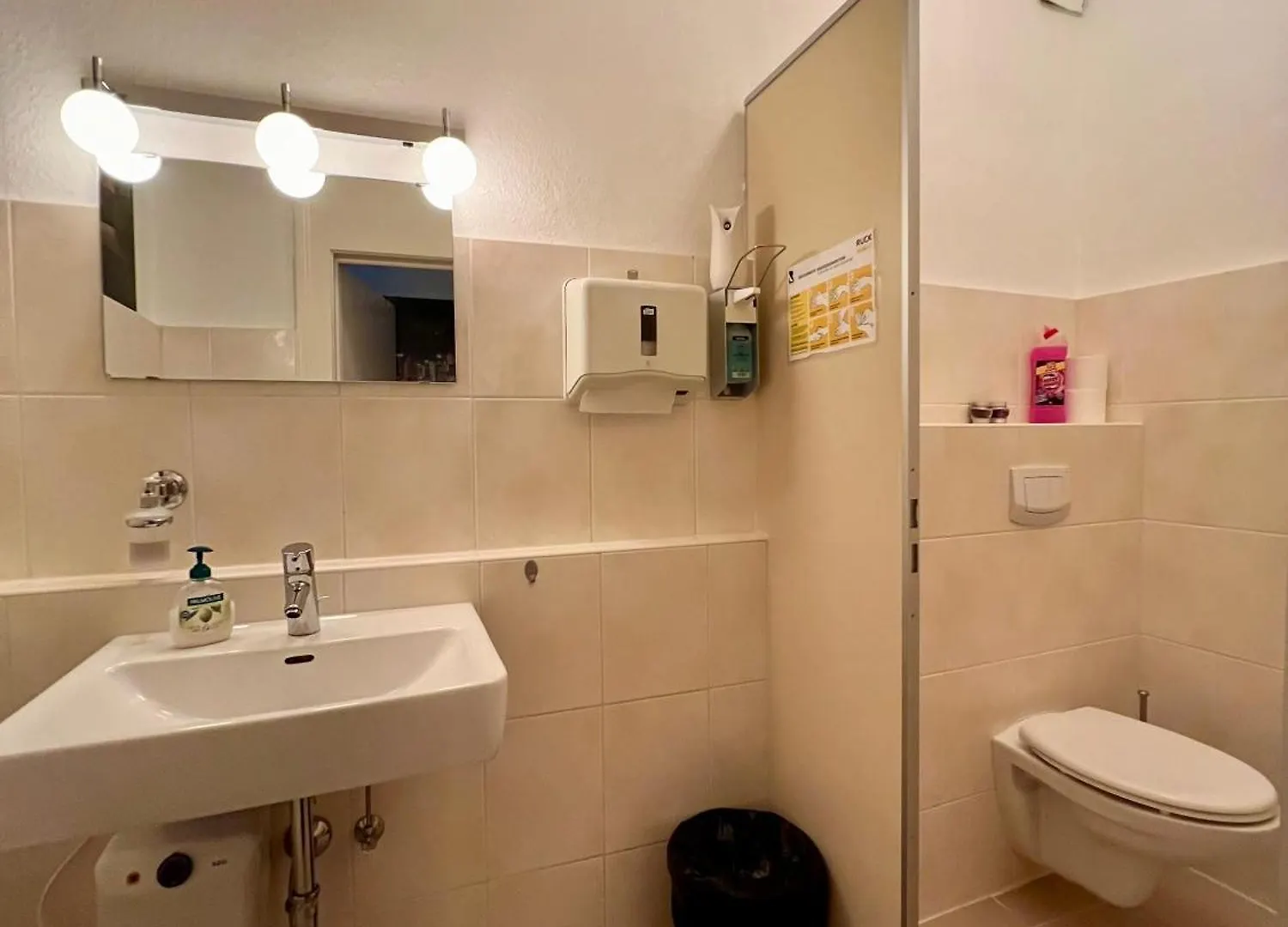 Apartment Sahara Hosting Room 1 & 3 Nuremberg